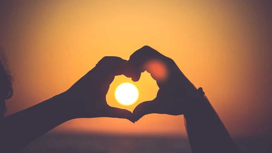 Hình ảnh tâm lý quyết định và phán đoán trong oẳn tù tì.